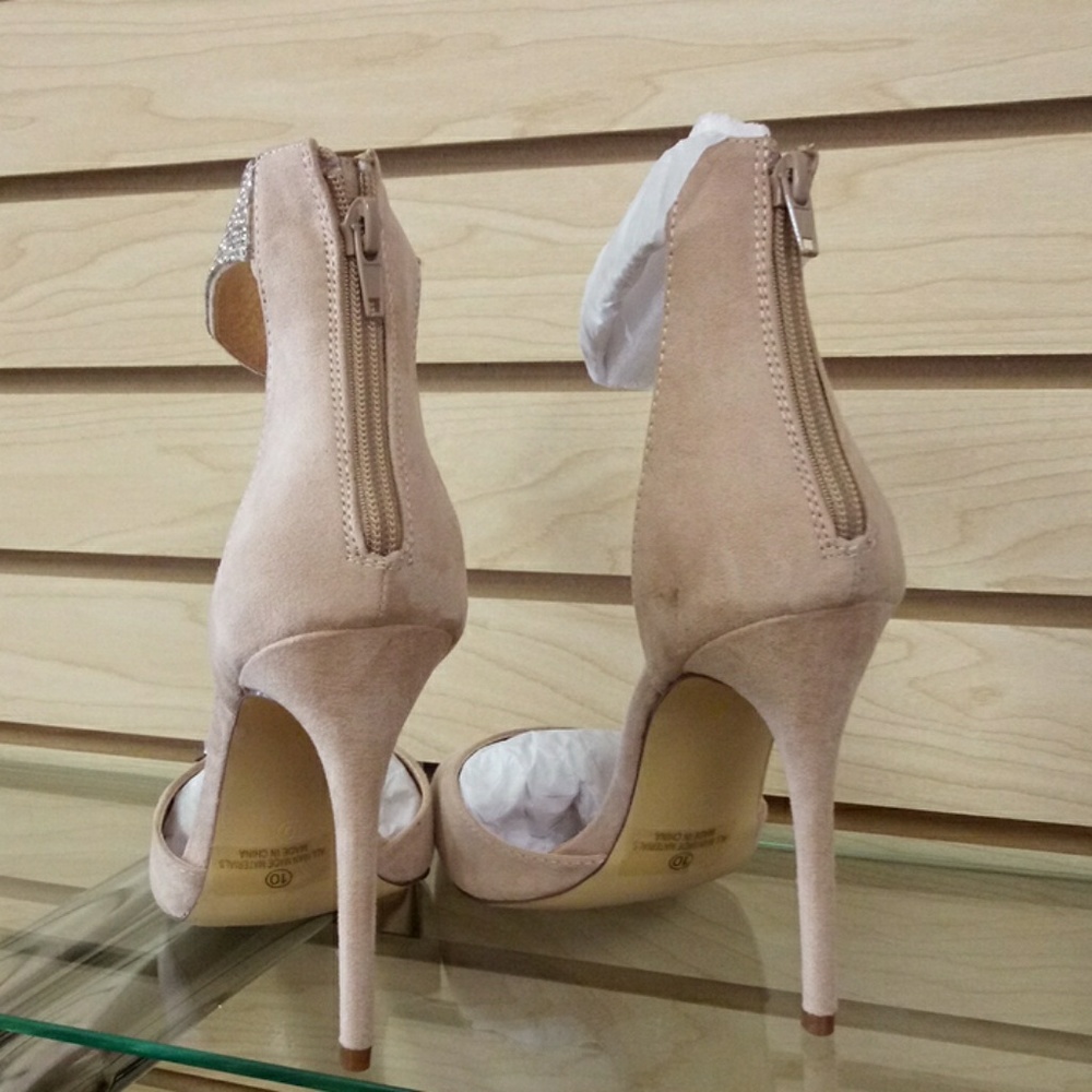 NEW Heels - Picture 3 of 4